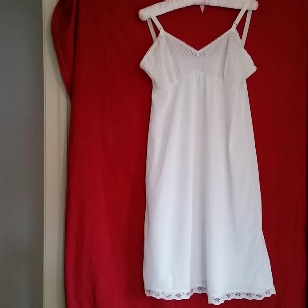 vintage 1970s slip/night gown